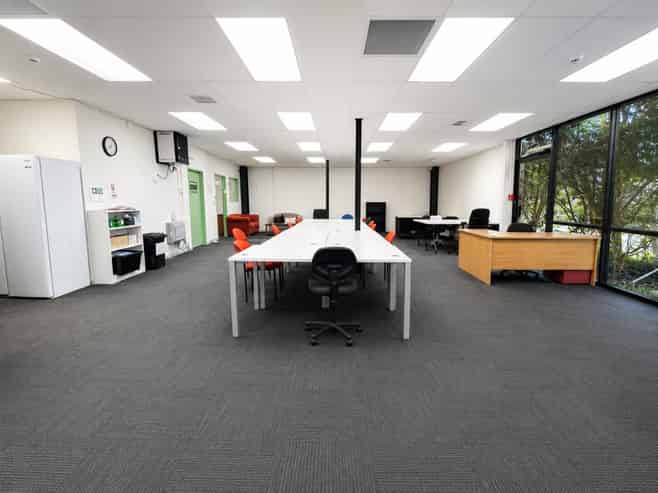 Modern industrial in Harbourside Business Park