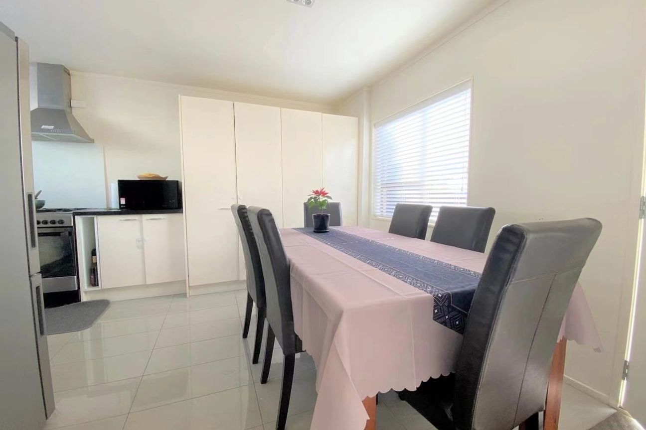 Sunny 3-Bed Freehold Starter in St Johns - Widok 4