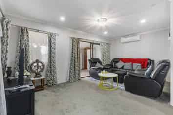 2/331 Weymouth Road, Weymouth