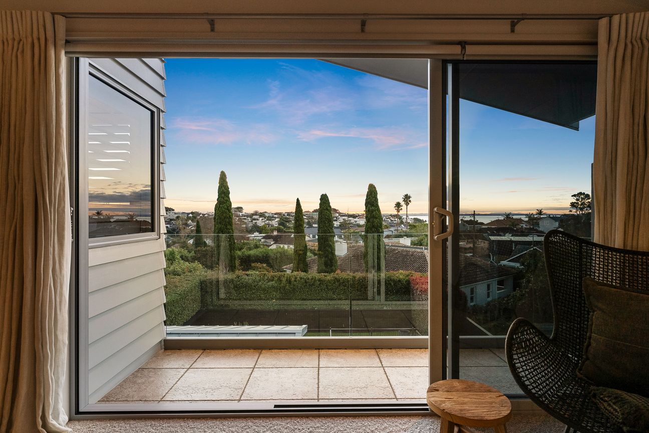 Huge St Heliers Masonry + Pool - Aanzicht 3