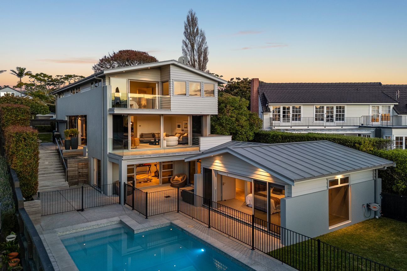 Huge St Heliers Masonry + Pool - Aanzicht 2
