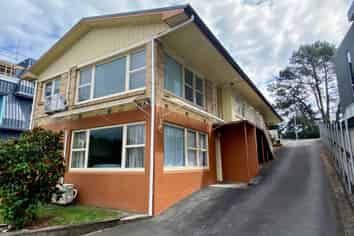 2/1 Ruakiwi Road, Hamilton Lake