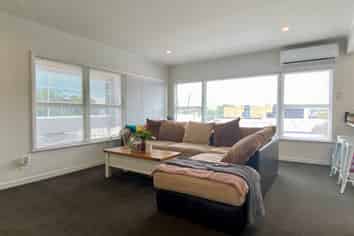 2/1 Ruakiwi Road, Hamilton Lake
