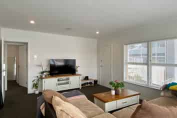 2/1 Ruakiwi Road, Hamilton Lake