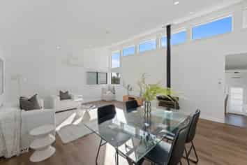 85 Pupuke Road, Northcote