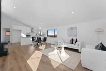 85 Pupuke Road, Northcote