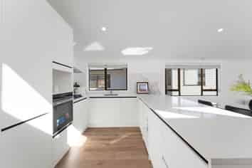 85 Pupuke Road, Northcote