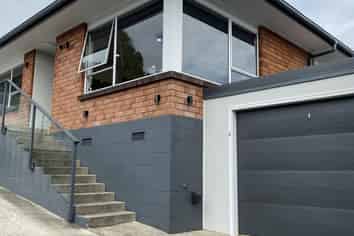 2/97 Moore Street, Hillcrest