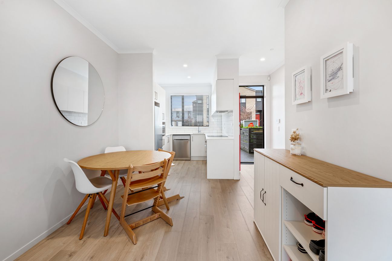 3 bed, 1.5 bath, huge deck + car park = $799K! - Fler