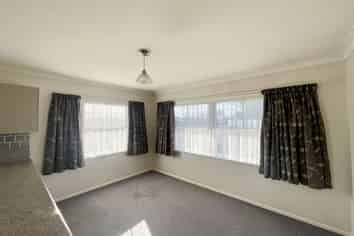 36  Karaka Crescent, Levin