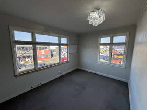 Affordable office with premium presence
