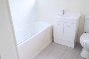2/98 Birkdale Road, Birkdale