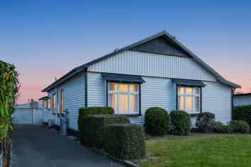 208 Walnut Avenue, Hampstead