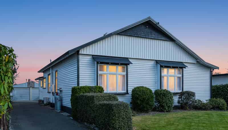 208 Walnut Avenue, Hampstead