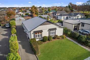 208 Walnut Avenue, Hampstead