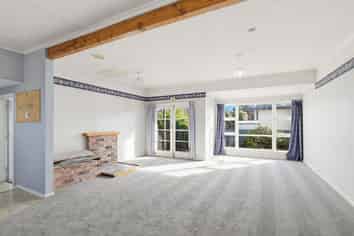 208 Walnut Avenue, Hampstead