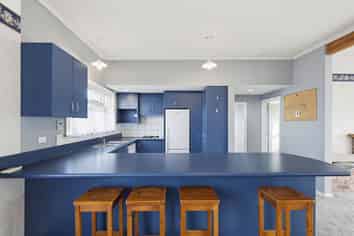 208 Walnut Avenue, Hampstead