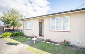 2/58 Weld Street, Feilding
