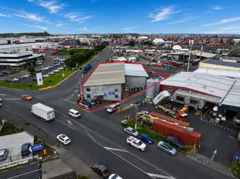 1,486 Prime Exposure on Neilson Street + Yard