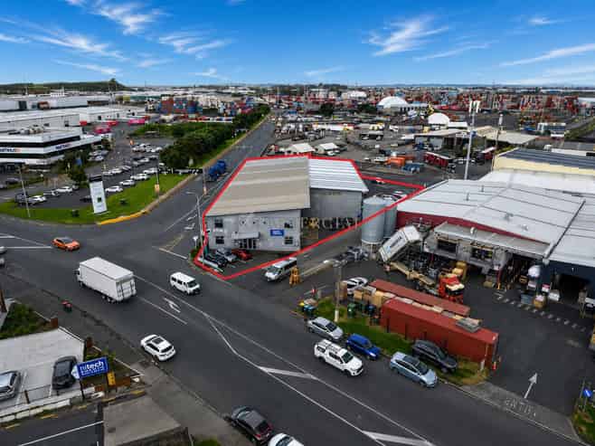 1,486 Prime Exposure on Neilson Street + Yard