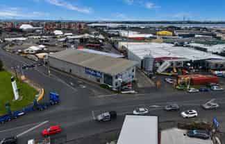 1,486 Prime Exposure on Neilson Street + Yard