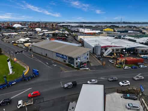 1,486 Prime Exposure on Neilson Street + Yard