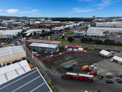 1,486 Prime Exposure on Neilson Street + Yard