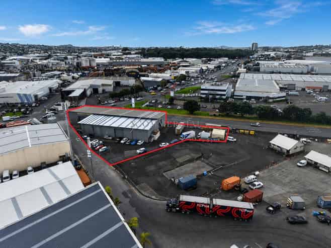 1,486 Prime Exposure on Neilson Street + Yard