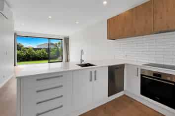128 Warden St, Shirley