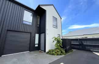 128 Warden St, Shirley