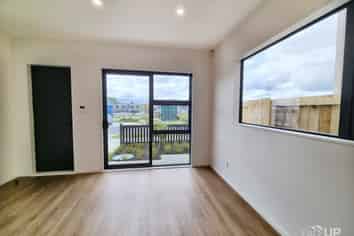 6 Coast Garden Drive, Hobsonville