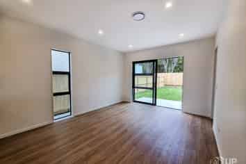 6 Coast Garden Drive, Hobsonville