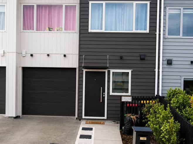 48 Paretaiuru Crescent, Papakura