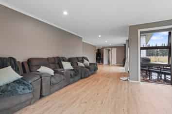 443 Ashley Road, Cust