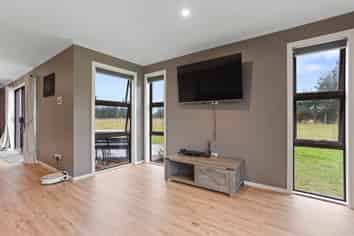 443 Ashley Road, Cust