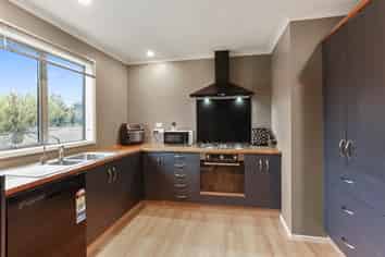 443 Ashley Road, Cust