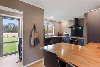 443 Ashley Road, Cust