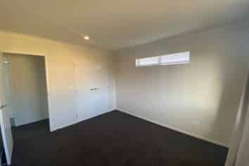 12 Cleaver St, Woodend