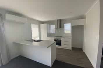 12 Cleaver St, Woodend
