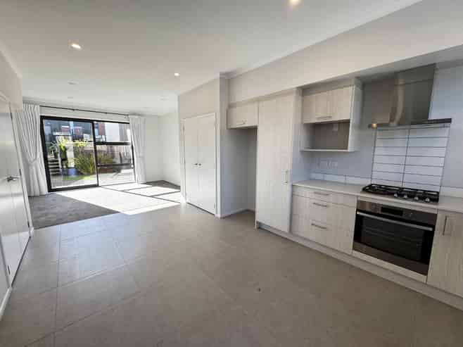 12 Kapia Road, Massey