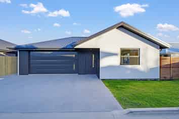8A Main North Road, Woodend