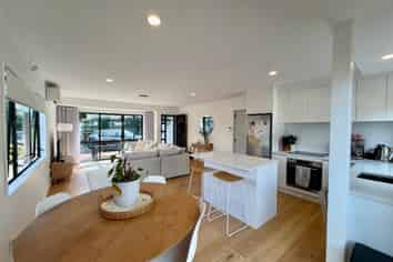 30A Selwyn Crescent, Forrest Hill