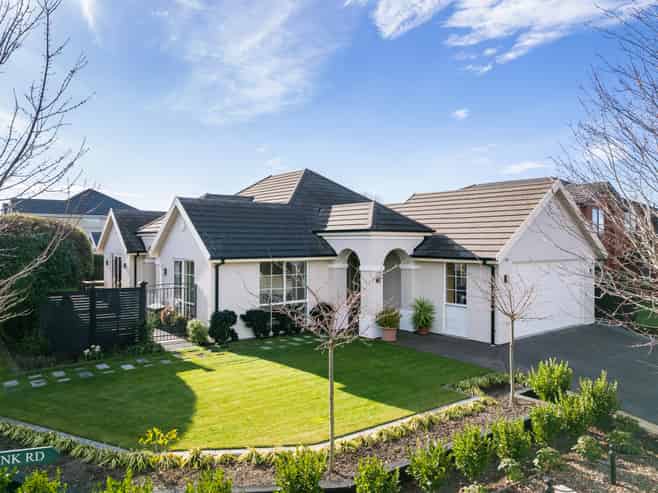 2 Applefield Court, Northwood