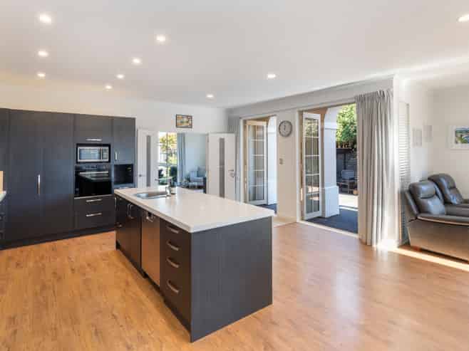 2 Applefield Court, Northwood