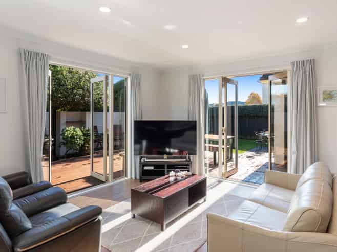2 Applefield Court, Northwood