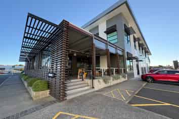 High-Exposure Retail Space