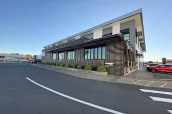 High-Exposure Retail Space