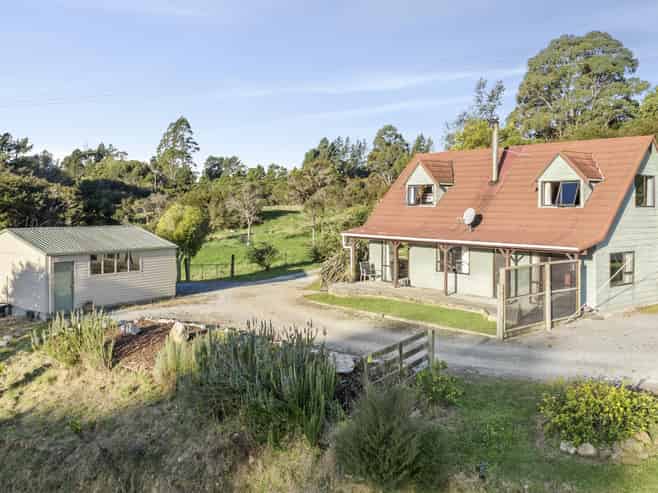 39 Upper Tukurua Road, Parapara