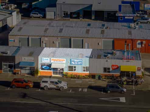 Freehold Property with Strong Exposure in Onekawa
