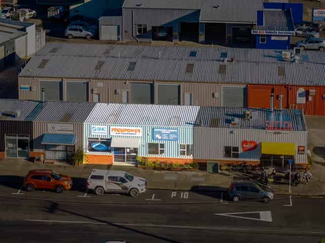 Freehold Property with Strong Exposure in Onekawa